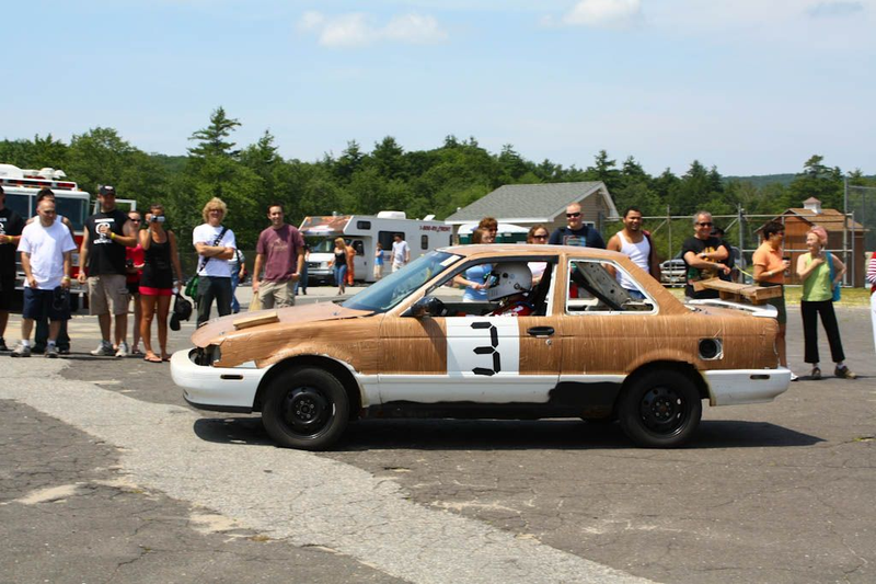 Illustration for article titled The 24 Hours Of LeMons New England 2009 Über Gallery, Part 2